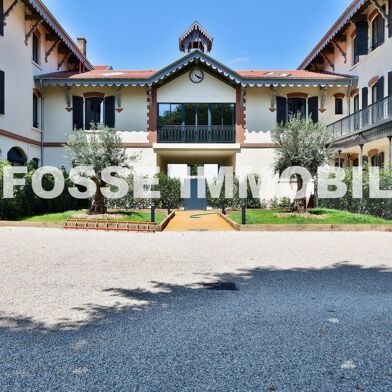 Appartement 4 pièces 2400 €