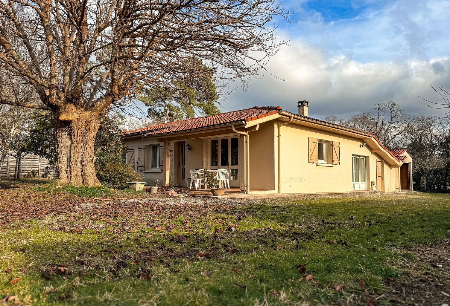 Maison et garage en lotissement calme — photo 1