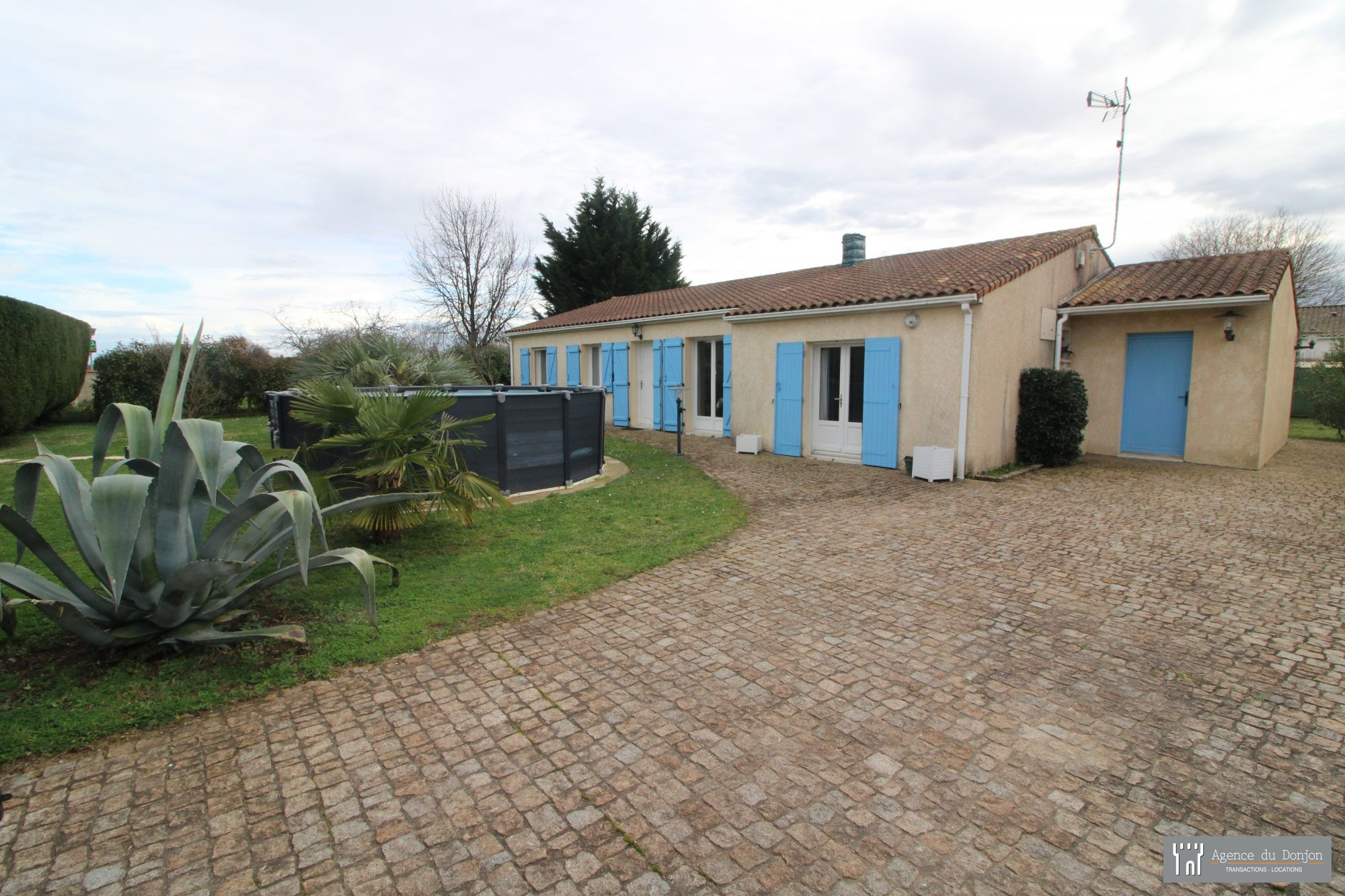 Villa / Maison  T5 à vendre Saint-André-de-Lidon 17260