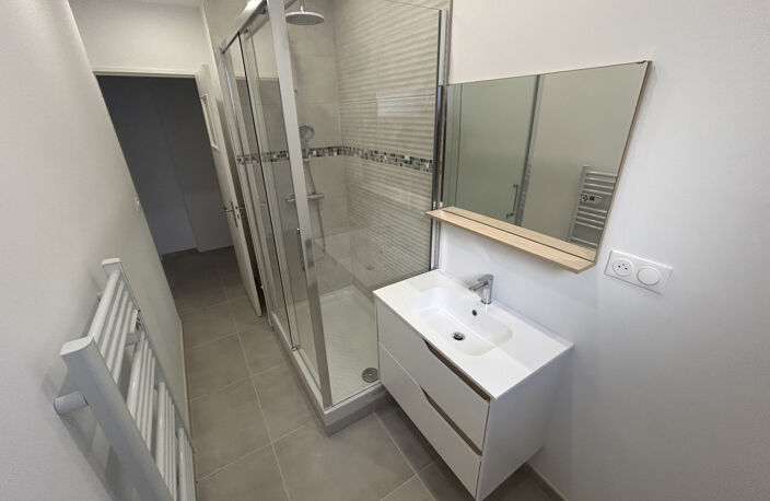 MOURILLON T4 77 m2 ENTIEREMENT RENOVE, FACE AUX PLAGES — photo 5