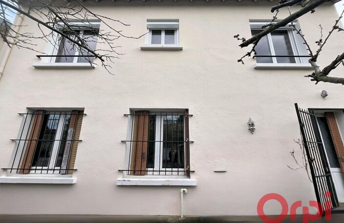 Maison BELLERIVE SUR ALLIER - Terrain clos - Garage - Balcons - — photo 4