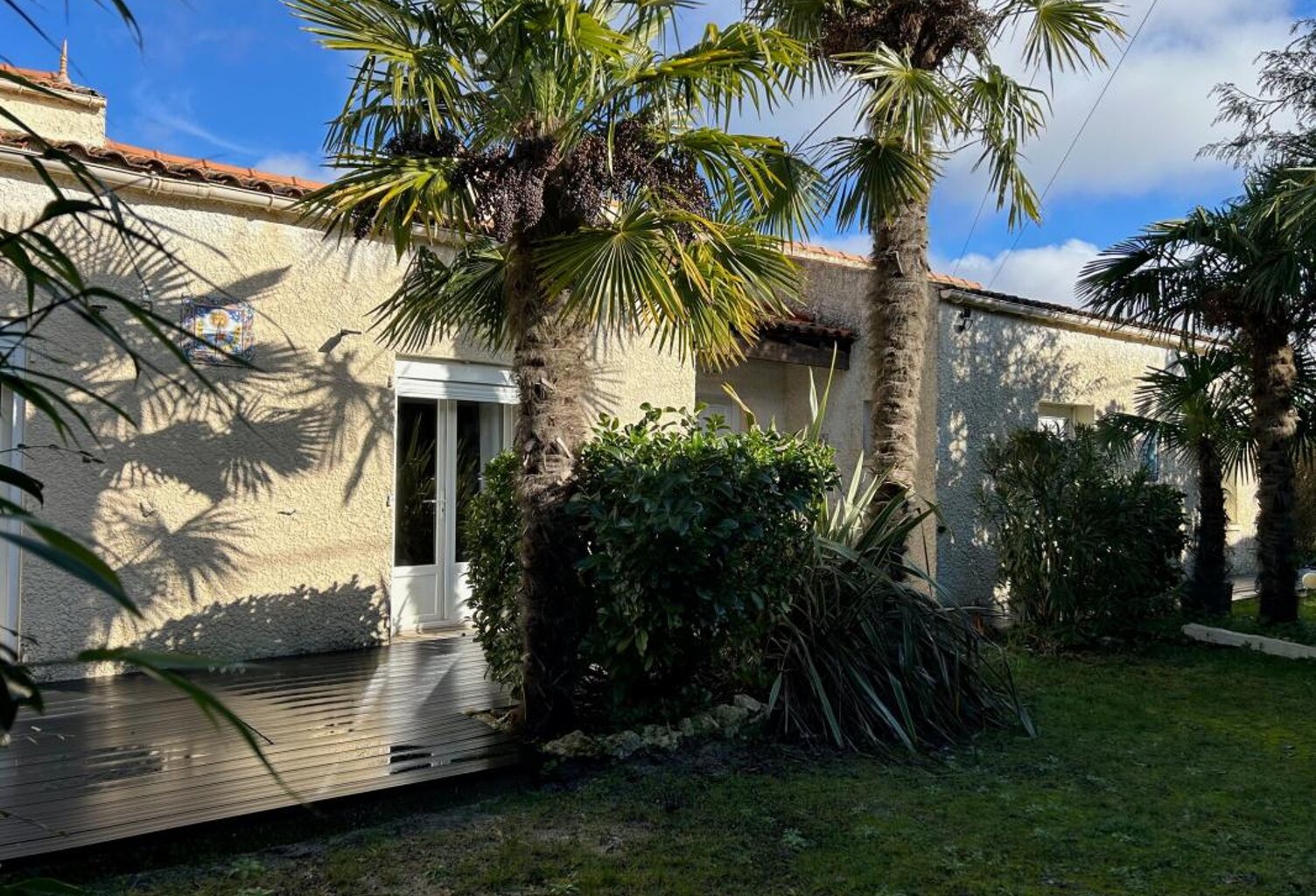Pont L'Abbé d'Arnoult, vaste maison de plain pied avec jardin planté et garage — photo 1
