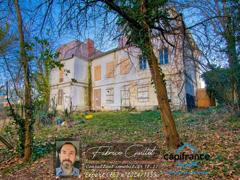Doubs (25), à vendre Besançon, maison de 320 m2 + terrain de 2190 m2 — photo 1