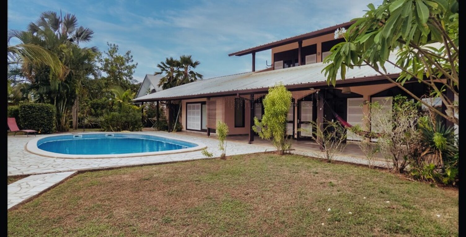 Villa d’architecte en briques de Guyane – volumes rares, piscine, jardin 1 141 m² – Kourou Lac Bois Chaudat — photo 1