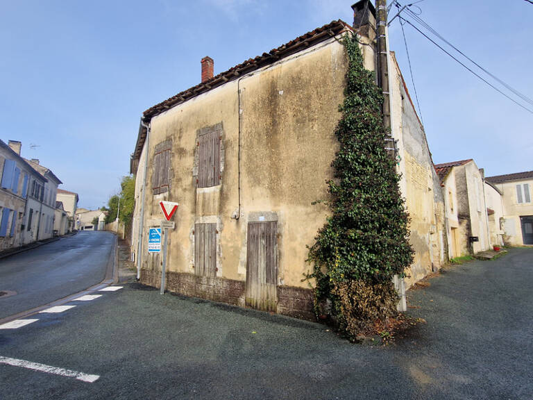Maison à vendre 3 pièces TONNAY BOUTONNE (17) — photo 1