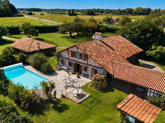 Soustons, authentique maison landaise du XVIIIe, 265 m², dépendances, piscine, parc paysagé 6 800 m², à 2 minutes du centre et du lac — photo du bien