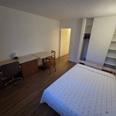 Appartement 1 pièces 924 €