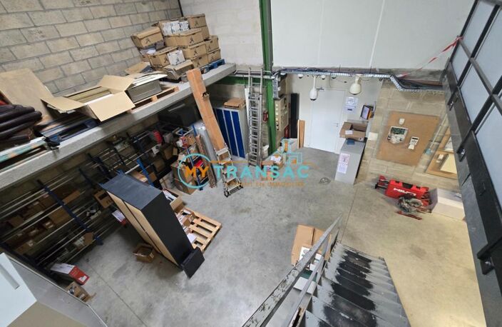 A LOUER - MY TRANSAC vous propose à la location un local industriel avec Porte sectionnelle et bureaux , à SAINT THIBAULT DES VIGNES avec un accès immédiat à l'A104 et A4 — photo 5