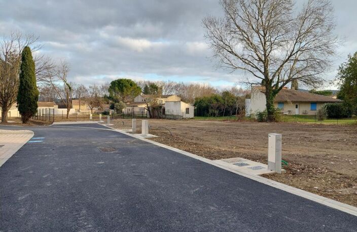 TERRAIN A BATIR DE  275 M² VIABILISE ET LIBRE CONSTRUCTEUR A SAZE — photo 2