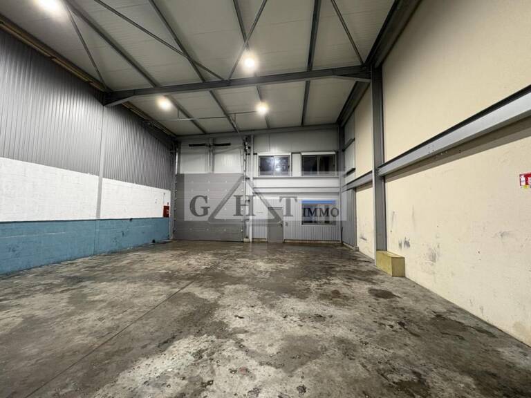 ENTREPOT 270M² A LOUER SAINTE GENEVIEVE DES BOIS — photo 1