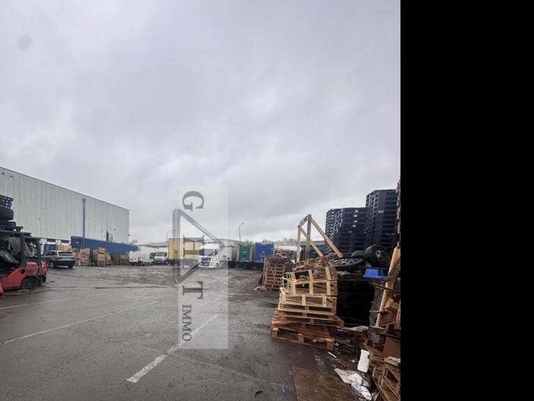 A LOUER TERRAIN 3 600m² + PARKING SOUS-SOL 1300 ² - ORLY — photo 1