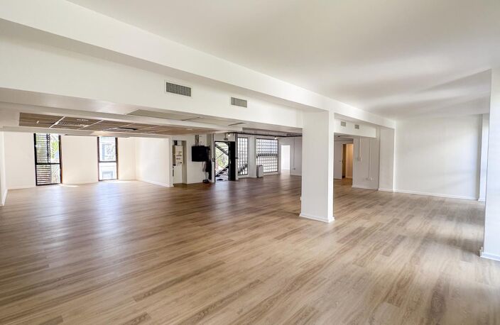 Plateau de bureaux 210 m² ST.DENIS — photo 2