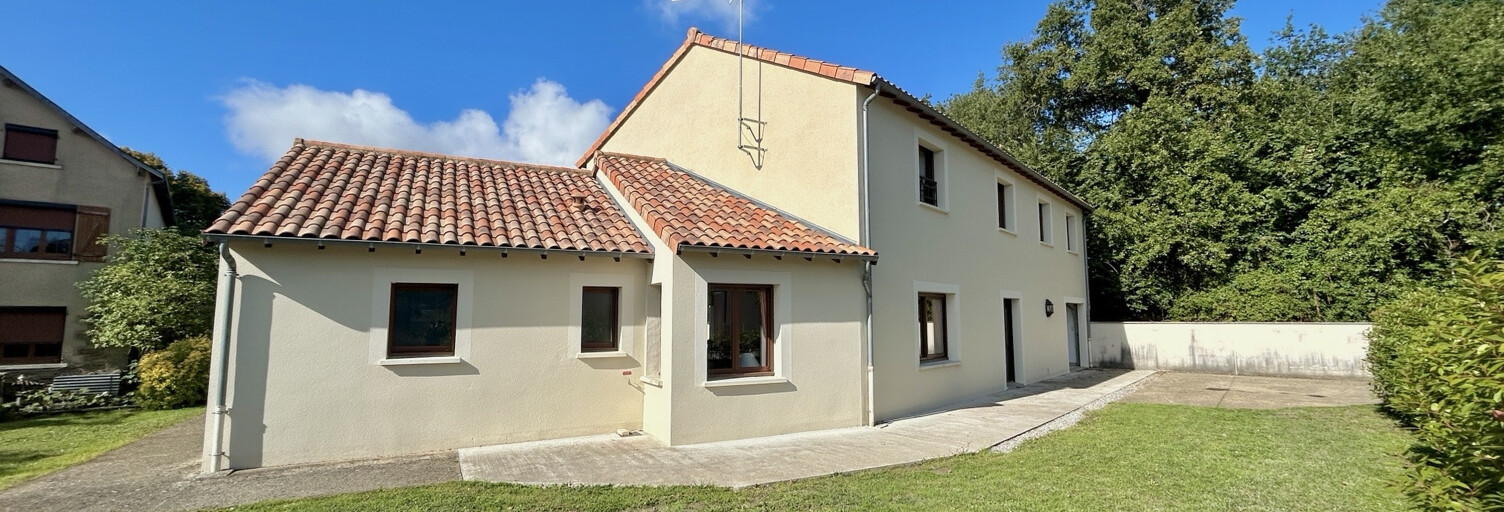 Maison 6 Pièces 205 m² à vendre à Beaumont Saint-Cyr (86490)