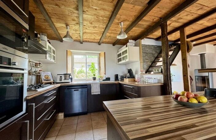 LOC-ÉGUINER / SAINT THEGONNEC, Maison T6 avec jardin et hangar — photo 3