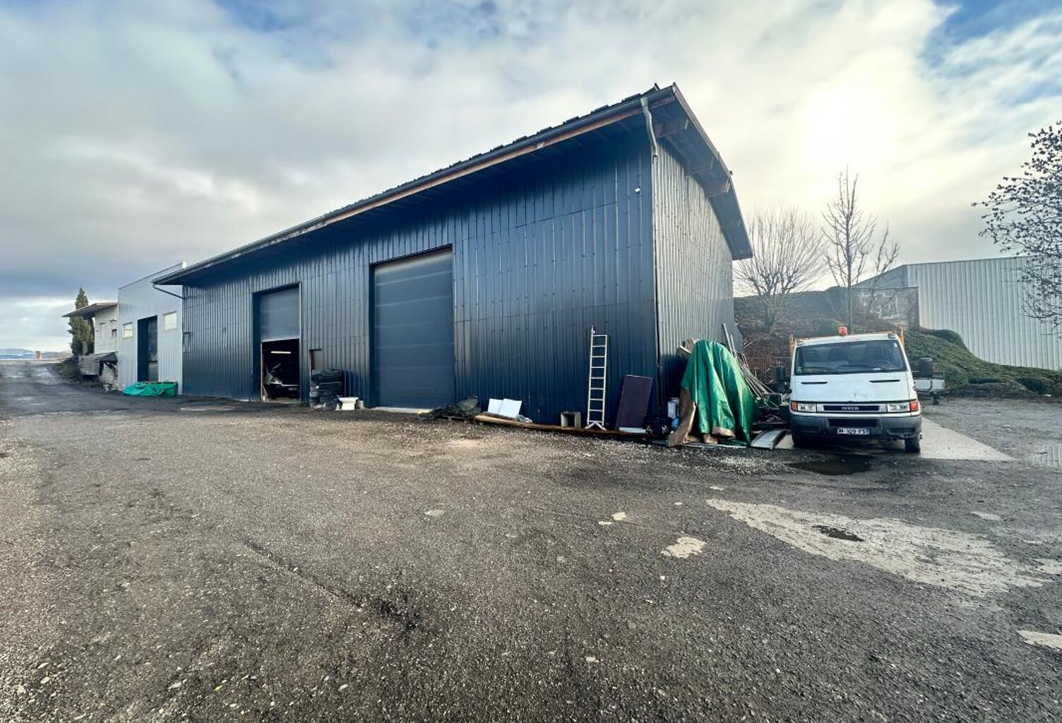 Bien Commercial À Vendre — photo 1
