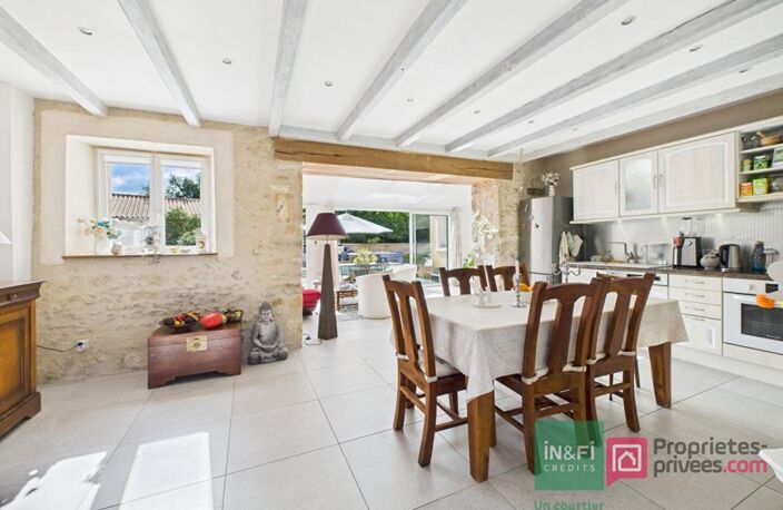 Maison de 220 m2 à Gizay avec deux logements indépendants, 5 chambres, jardin, piscine — photo 3