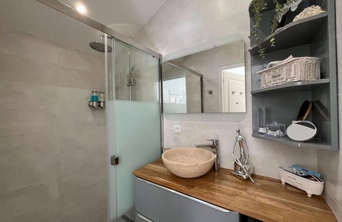 Maison de 220 m2 à Gizay avec deux logements indépendants, 5 chambres, jardin, piscine — photo 5