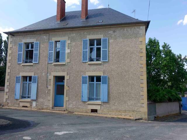 Maison Bengy Sur Craon 7 pièce(s) 210 m2 avec dépendances entièrement rénovée — photo du bien