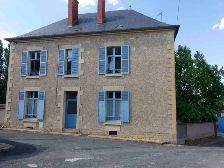 Maison Bengy Sur Craon 7 pièce(s) 210 m2 avec dépendances entièrement rénovée — photo 1
