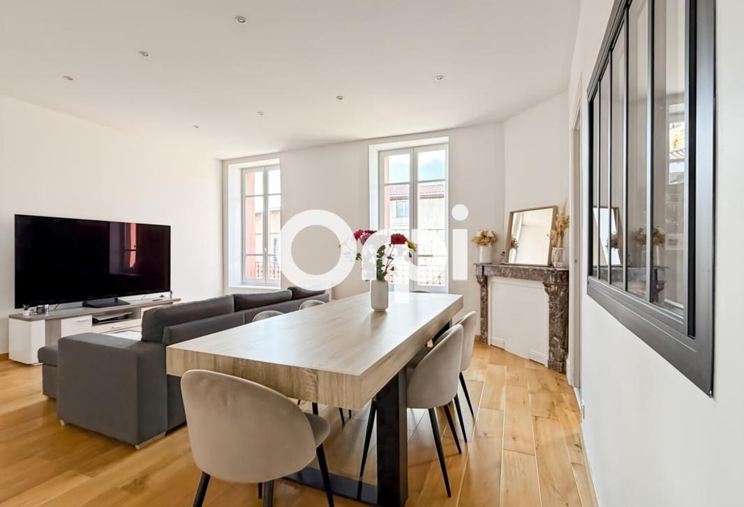Saint-Symphorien-sur-Coise – T3 lumineux de 74 m² avec vue sur la Collégiale, centre-ville — photo 1