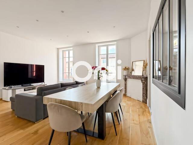 Saint-Symphorien-sur-Coise – T3 lumineux de 74 m² avec vue sur la Collégiale, centre-ville — photo du bien