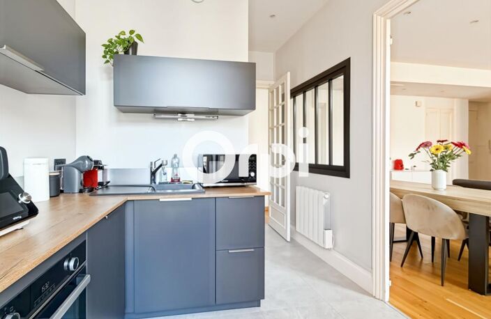 Saint-Symphorien-sur-Coise – T3 lumineux de 74 m² avec vue sur la Collégiale, centre-ville — photo 4