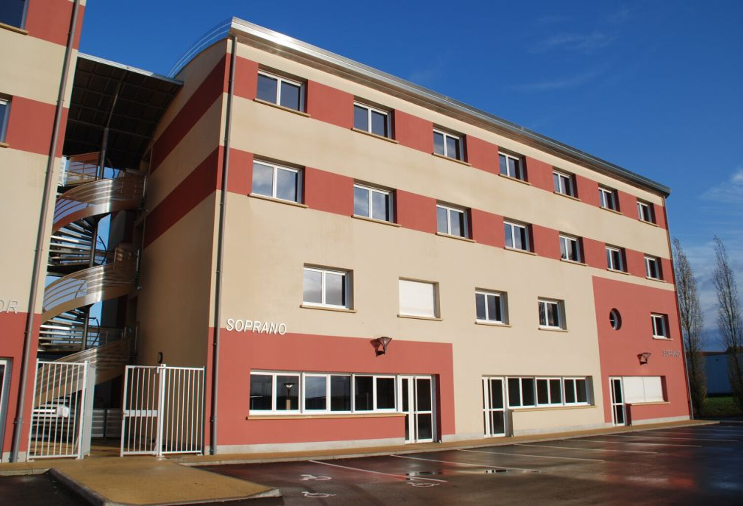SUPERBES BUREAUX NEUFS A LOUER EN ZONE FRANCHE DE BEAUVAIS O — photo 1