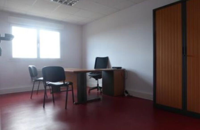 SUPERBES BUREAUX NEUFS A LOUER EN ZONE FRANCHE DE BEAUVAIS O — photo 2