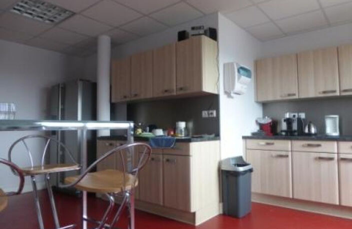 SUPERBES BUREAUX NEUFS A LOUER EN ZONE FRANCHE DE BEAUVAIS O — photo 3