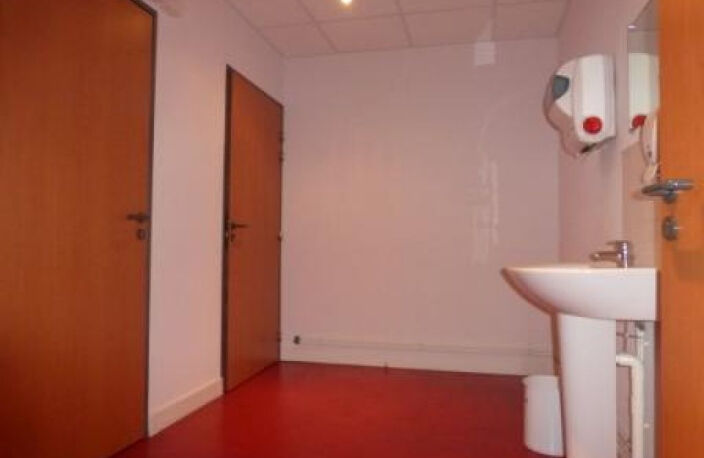 SUPERBES BUREAUX NEUFS A LOUER EN ZONE FRANCHE DE BEAUVAIS O — photo 4