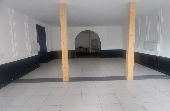 Location commerce  80 m² à Azé (71260) — photo 2