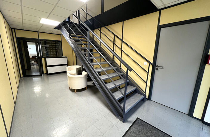 Bureaux 400 m2 - Sauvagnon — photo 2