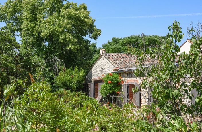 Propriété en pierre proche Barjac dans un environnement naturel — photo 2