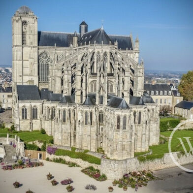 Immeuble  360500 €