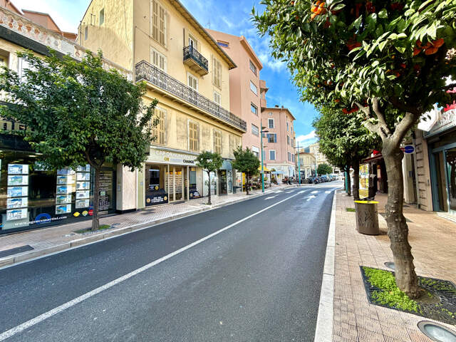 FONDS DE COMMERCE HABILLEMENT MENTON CENTRE VILLE — photo du bien