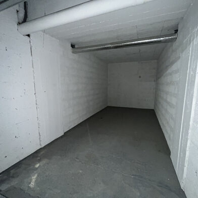 Garage  33000 €