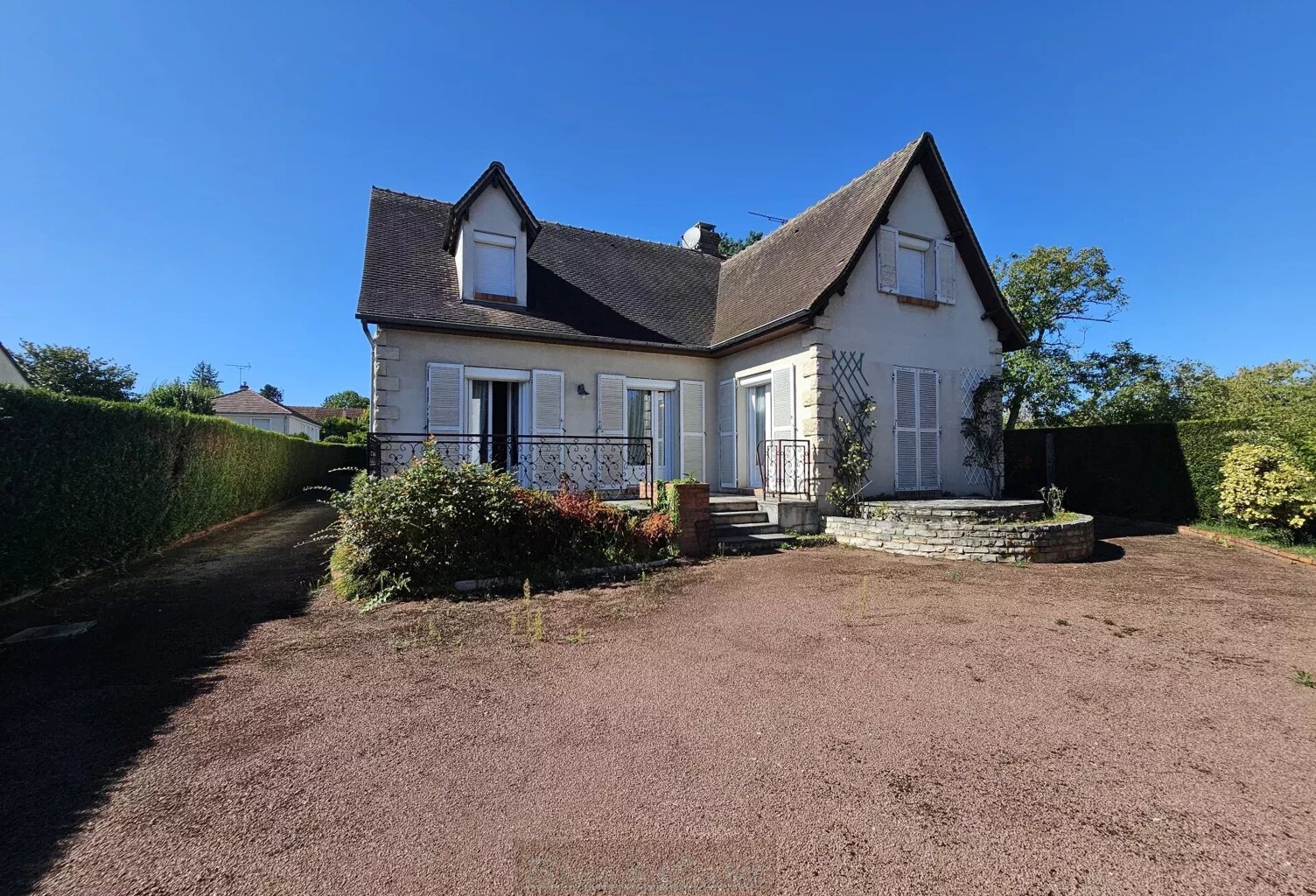 Maison de 140 m² sur sous/sol total à Montargis: confort et sérénité — photo 1