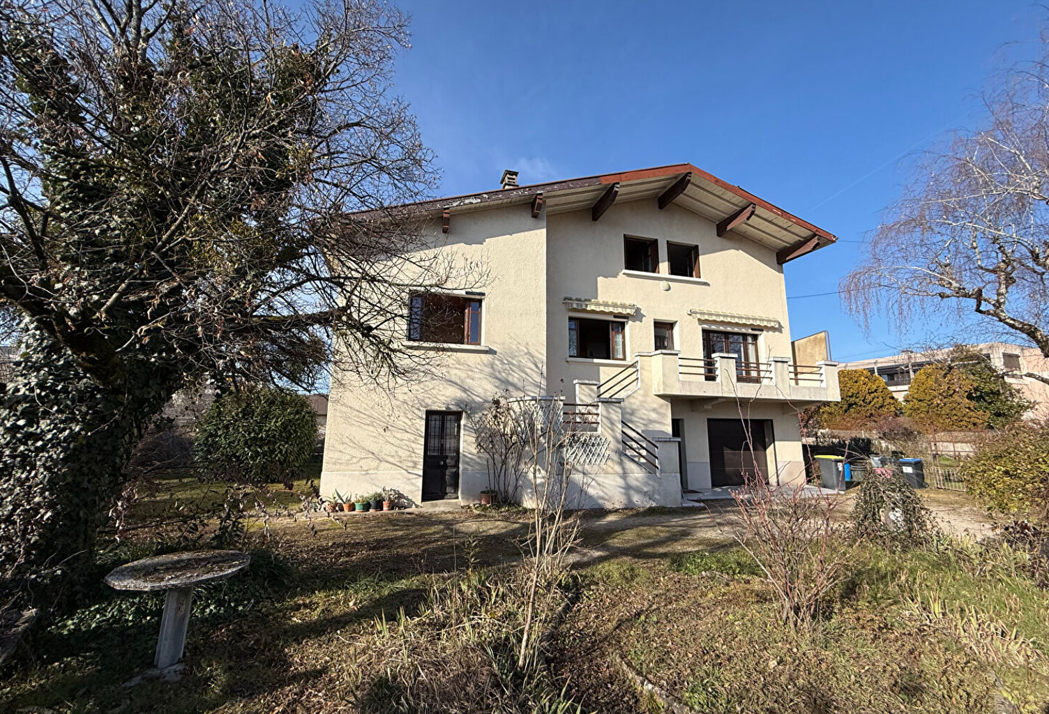 Rives, Maison 9 pièces + T2 en rez-de-chaussée — photo 1