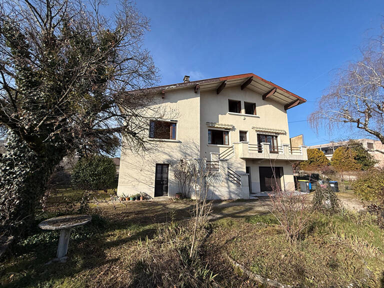 Rives, Maison 9 pièces + T2 en rez-de-chaussée — photo 1