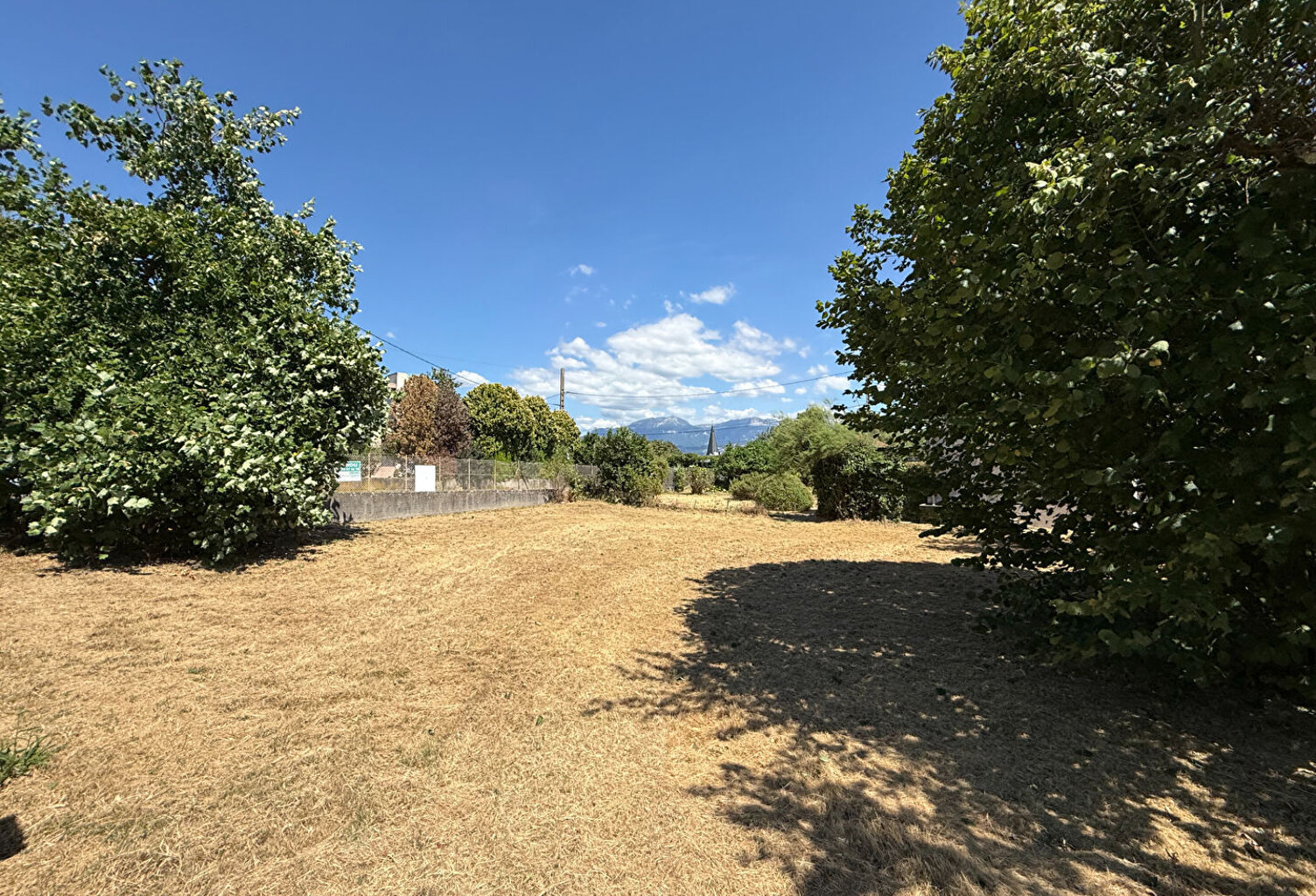 Rives, Terrain 1001m² — photo 1