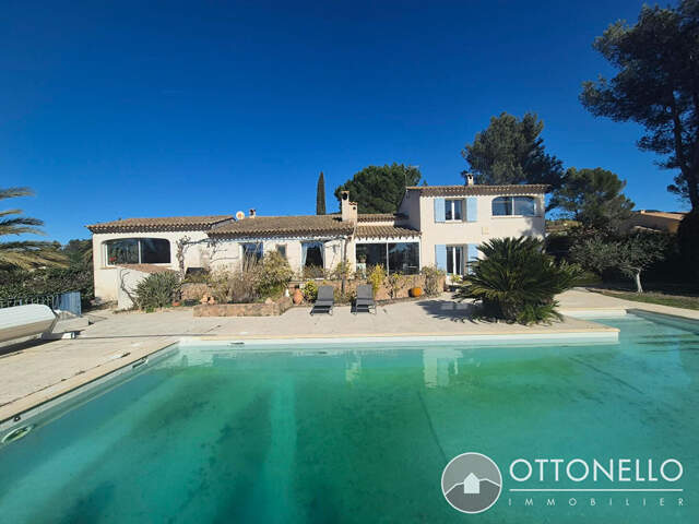 Villa Roquebrune Sur Argens 6 pièces 185,90 m2 sur 1843 m2 de terrain avec piscine et garage — photo du bien