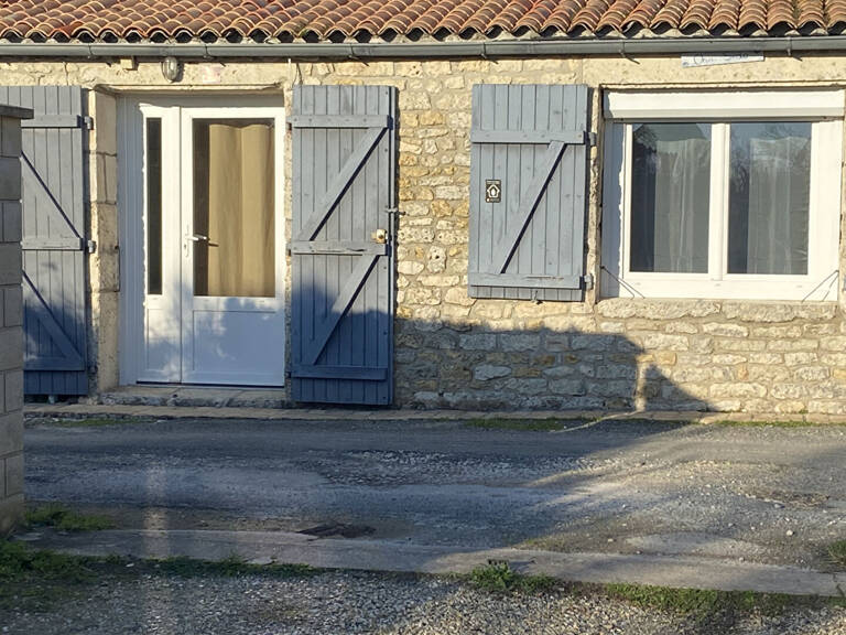 Dans un petit village typique proche de Saint-Pierre-d'Oléron — photo 1