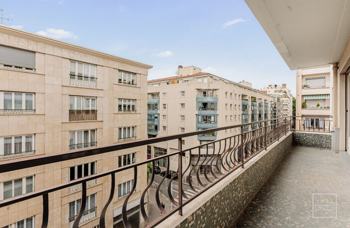LYON 6, TRIANGLE D'OR, BALCON & LOGGIA, 124.79m² — photo 3