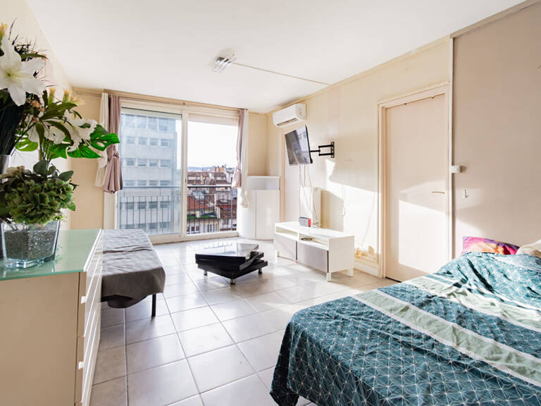 Appartement Marseille 1 pièce(s) 32 m2 - Vue Notre Dame de la Garde — photo 1