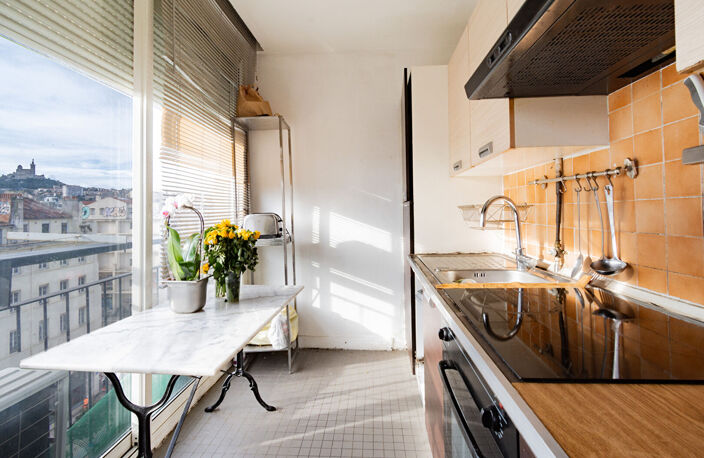Appartement Marseille 1 pièce(s) 32 m2 - Vue Notre Dame de la Garde — photo 2