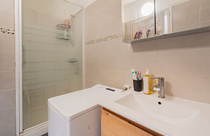 Appartement Marseille 1 pièce(s) 32 m2 - Vue Notre Dame de la Garde — photo 4