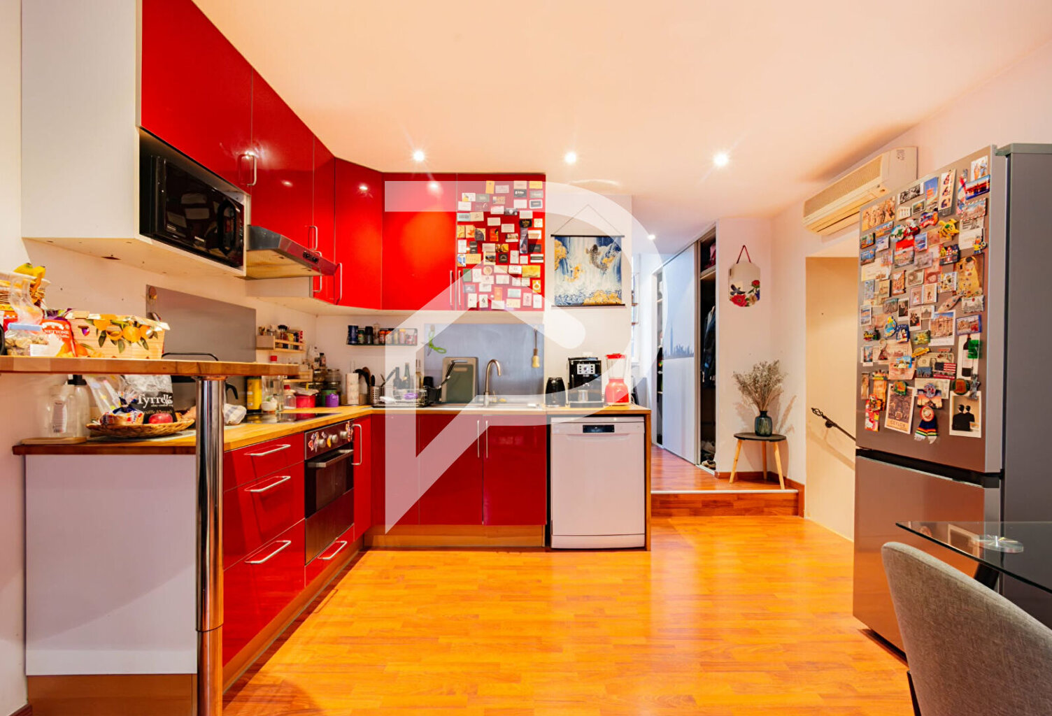 Coup de coeur dans le 2ème - T3 authentique et atypique, esprit maison, avec terrasse de 24 m2 — photo 1