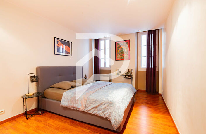 Coup de coeur dans le 2ème - T3 authentique et atypique, esprit maison, avec terrasse de 24 m2 — photo 2