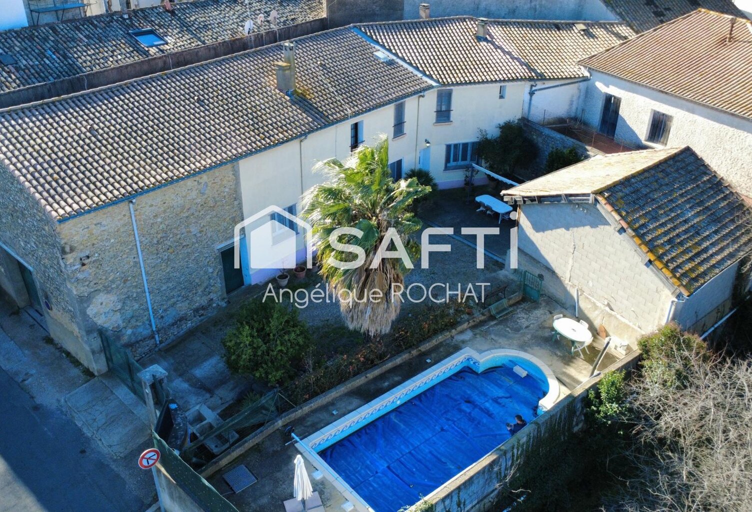 Grande bâtisse + 500m2 garage 190m2 + grenier 150m2  au centre de Magalas — photo 1