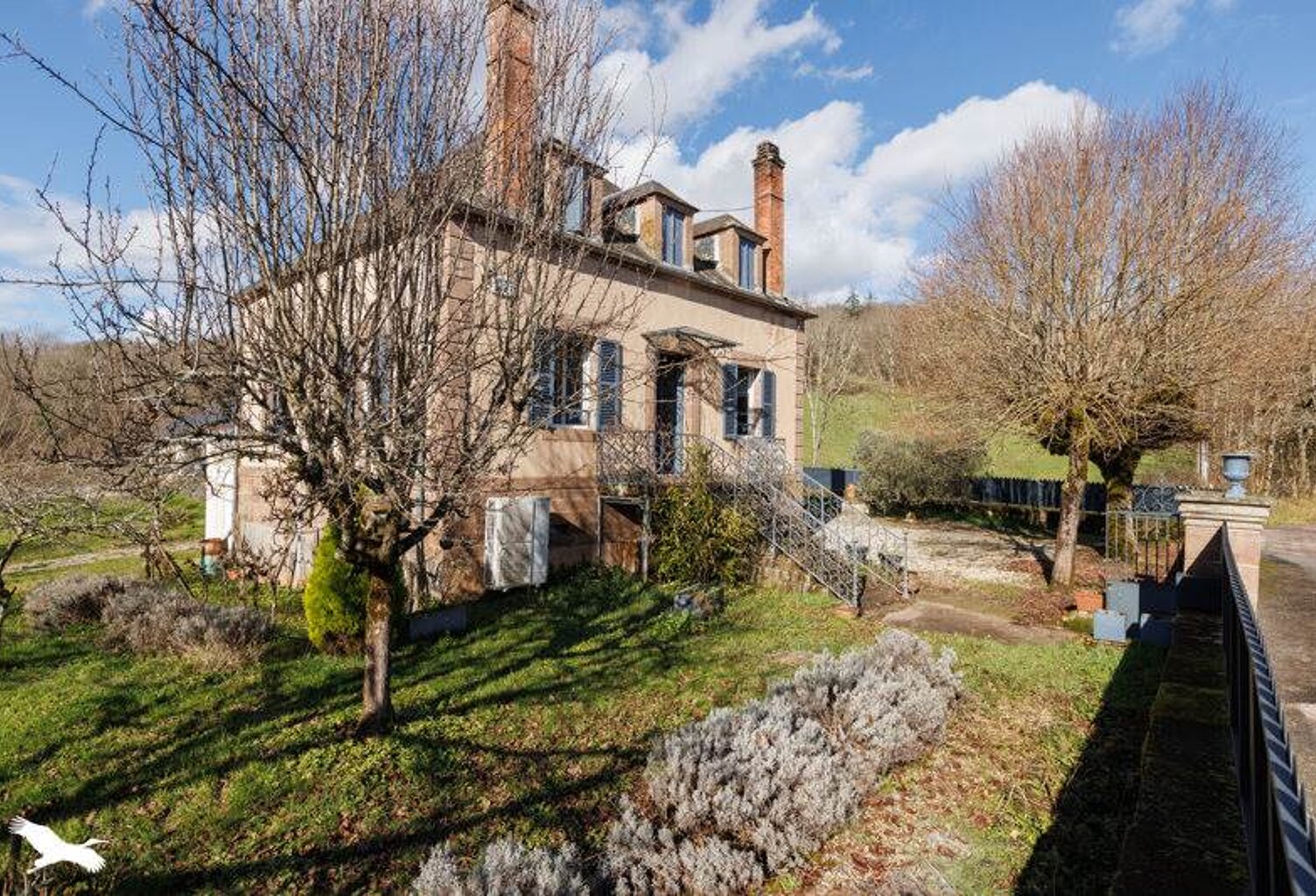 Maison en pierre de 6 pièces principales — photo 1